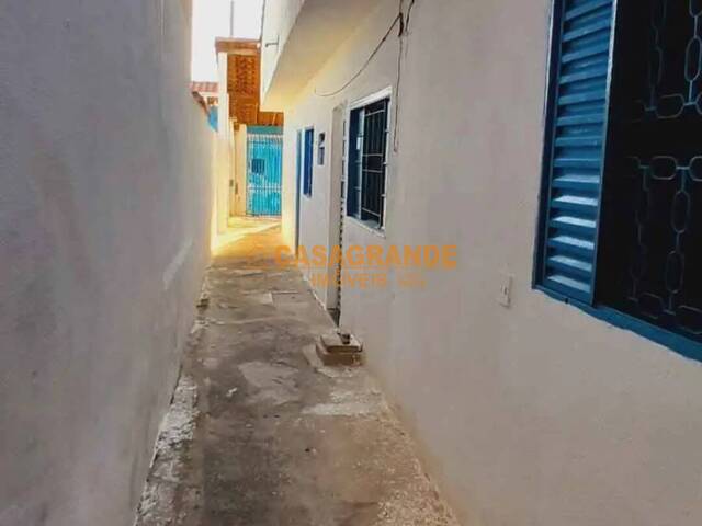 Casa para Venda em São José dos Campos - 2