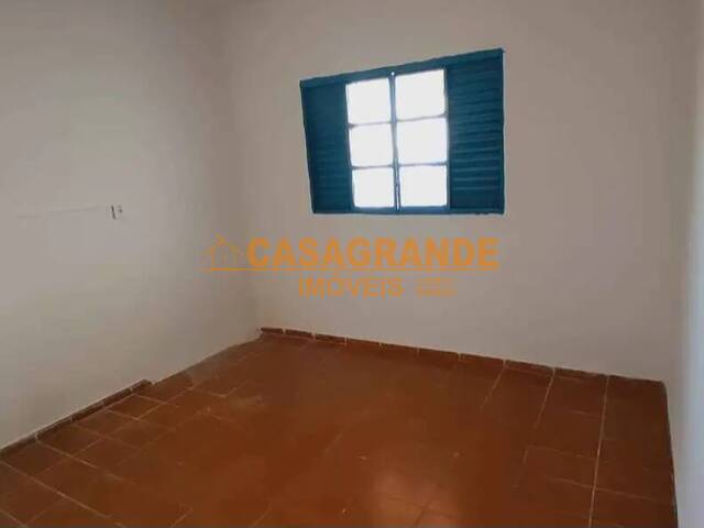 Casa para Venda em São José dos Campos - 4
