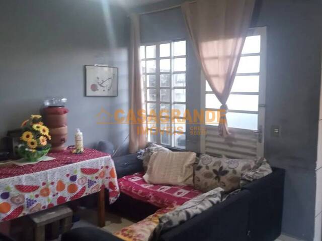 Casa para Venda em São José dos Campos - 4