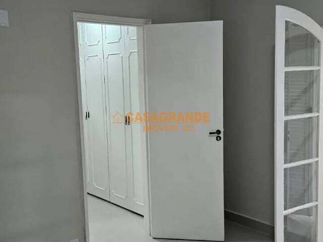 Casa para Venda em São José dos Campos - 4
