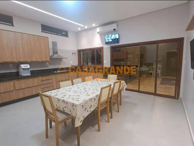 Casa para Venda em São José dos Campos - 4