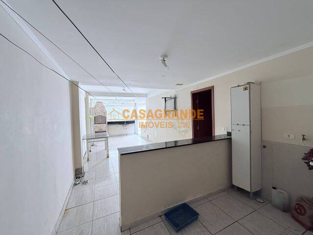 Casa para Venda em São José dos Campos - 3