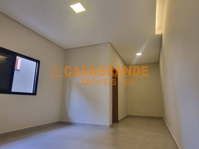 Casa para Venda em São José dos Campos - 5