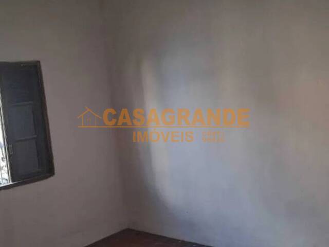 Casa para Venda em São José dos Campos - 4