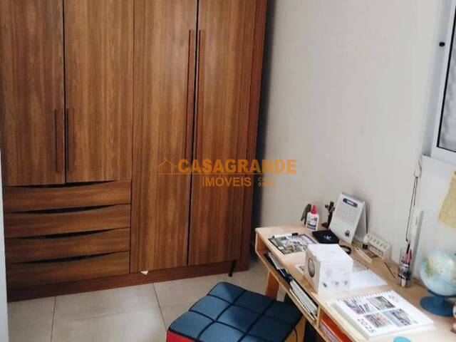 Casa para Venda em São José dos Campos - 4