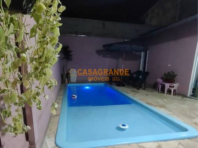 Casa para Venda em São José dos Campos - 4