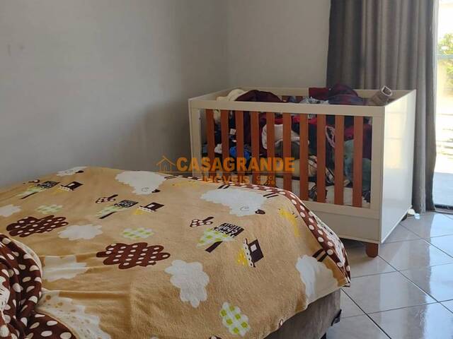 Casa para Venda em São José dos Campos - 4
