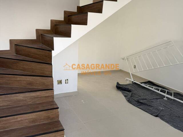Casa para Venda em São José dos Campos - 4