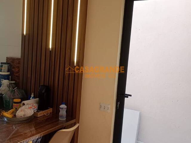 Casa para Venda em São José dos Campos - 5