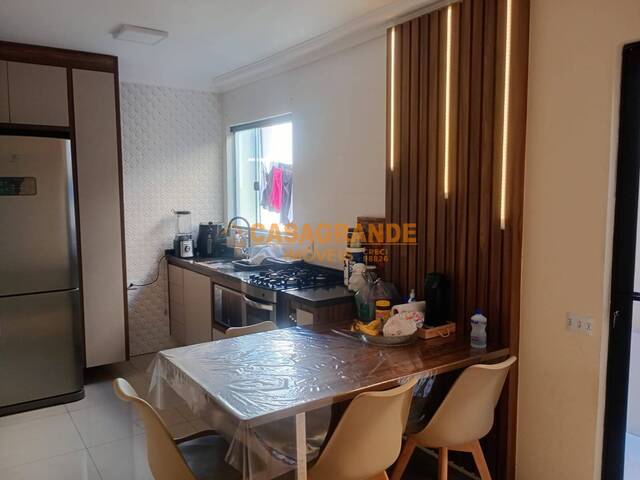 Casa para Venda em São José dos Campos - 4