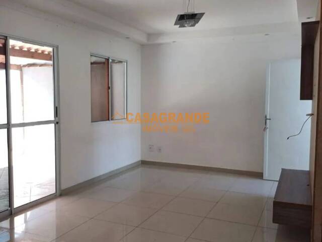 Casa para Venda em São José dos Campos - 2