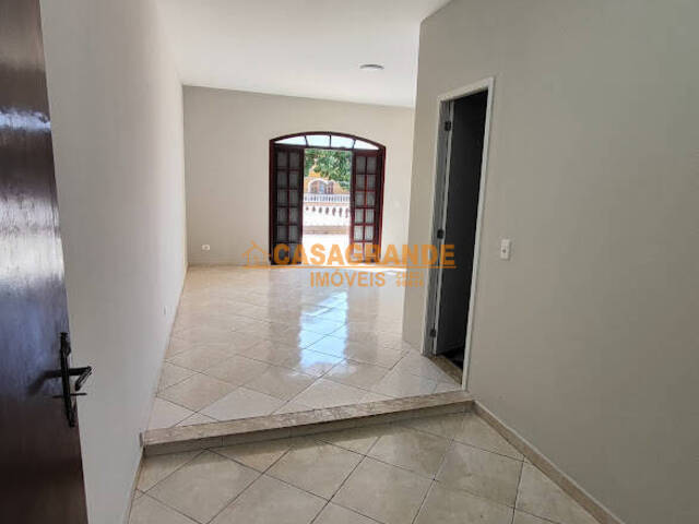 Casa para Venda em São José dos Campos - 4