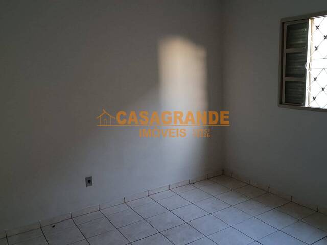 Casa para Venda em São José dos Campos - 4