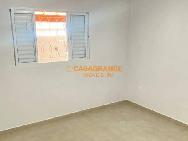 Casa para Venda em São José dos Campos - 4