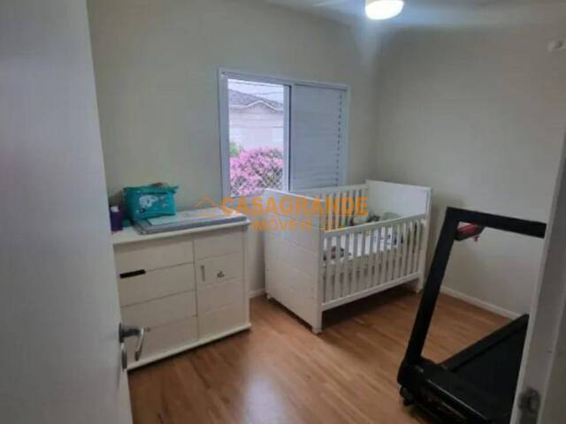 Casa para Venda em São José dos Campos - 4