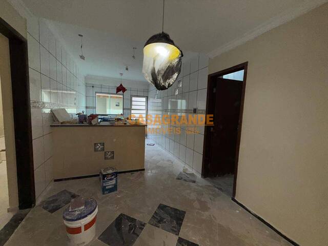 Casa para Venda em São José dos Campos - 4