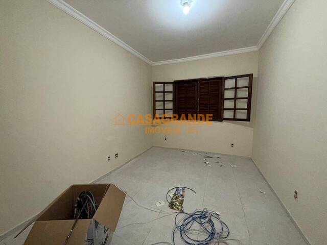 Casa para Venda em São José dos Campos - 4