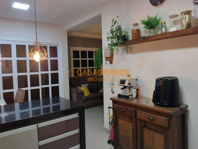 Casa para Venda em São José dos Campos - 4