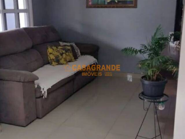 Casa para Venda em São José dos Campos - 2