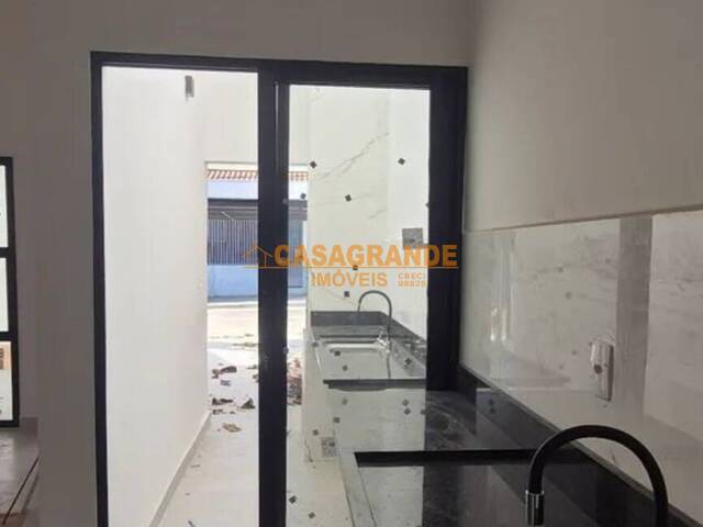 Casa para Venda em São José dos Campos - 4