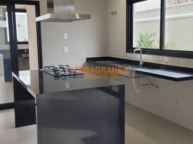 Casa para Venda em São José dos Campos - 4