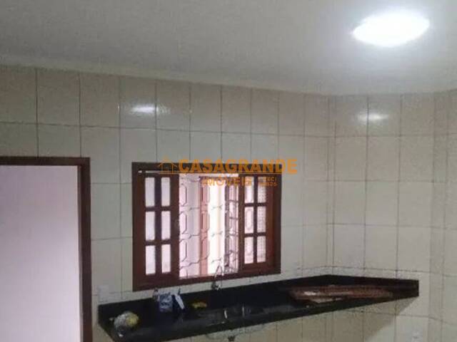 Casa para Venda em São José dos Campos - 4