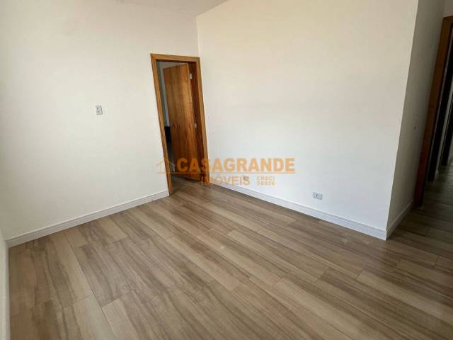 Casa para Venda em São José dos Campos - 4