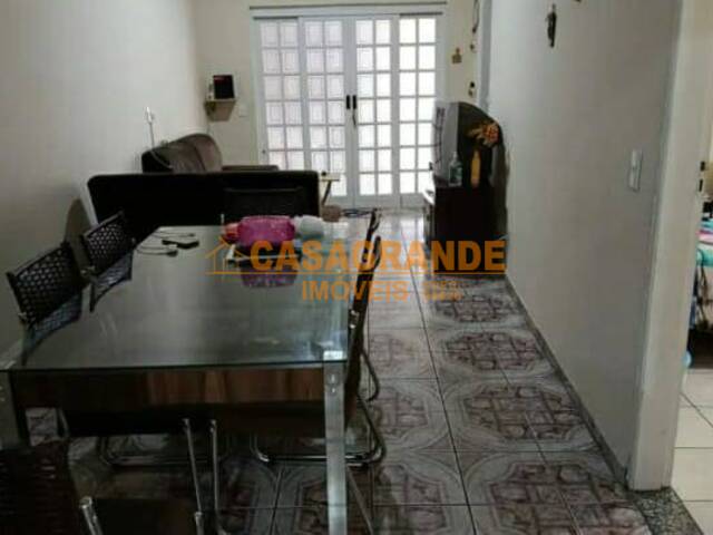 Casa para Venda em São José dos Campos - 5