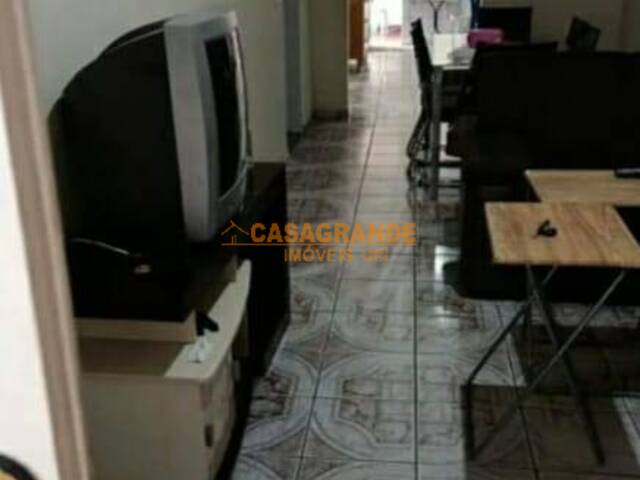 Casa para Venda em São José dos Campos - 4