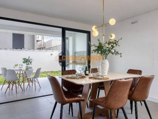 Casa para Venda em São José dos Campos - 4
