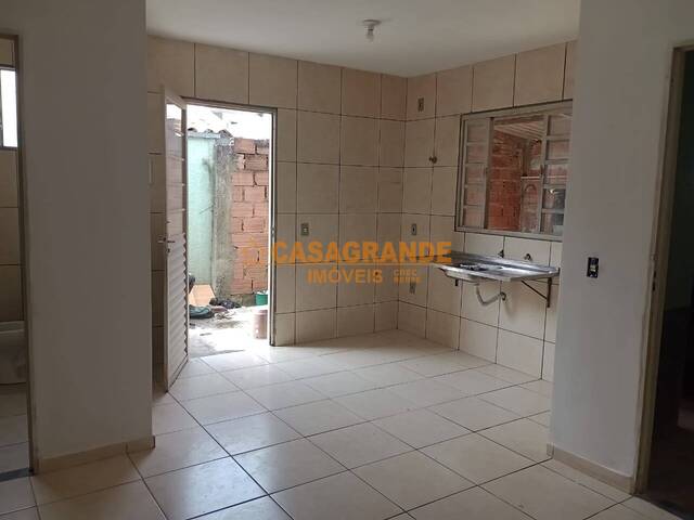 Casa para Venda em São José dos Campos - 4