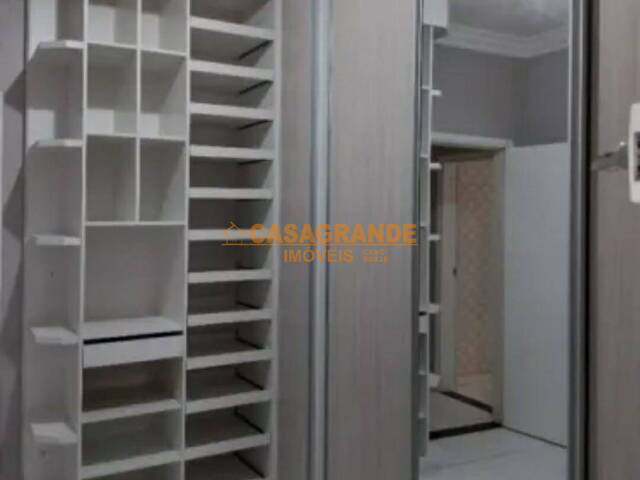 Casa para Venda em São José dos Campos - 4