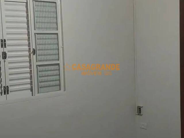 Casa para Venda em São José dos Campos - 4