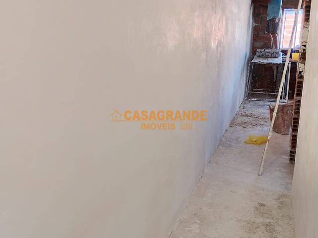 Casa para Venda em São José dos Campos - 4