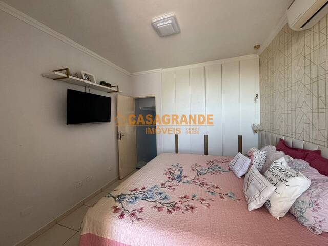 Casa para Venda em São José dos Campos - 4