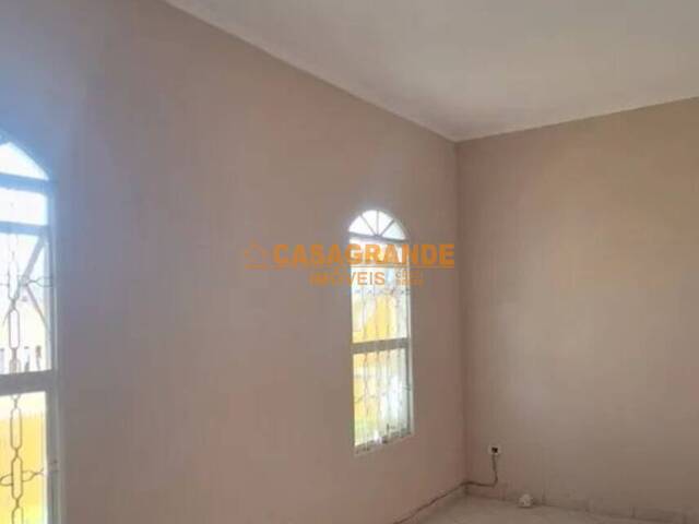 Casa para Venda em São José dos Campos - 3