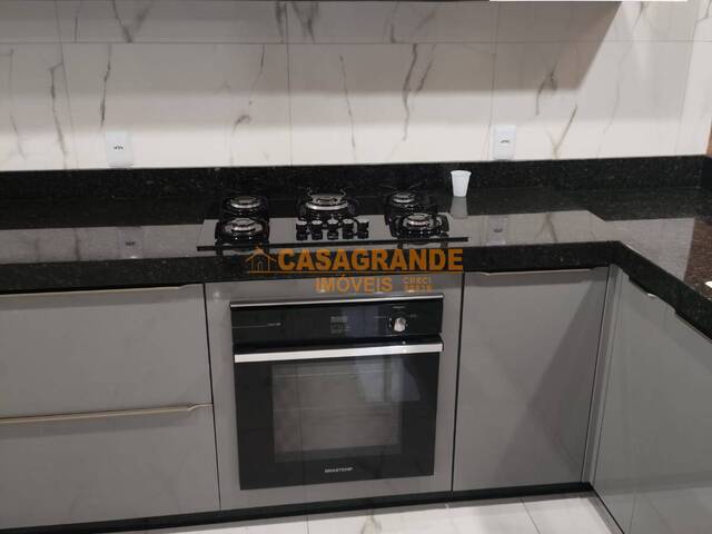 Casa para Venda em Jacareí - 4