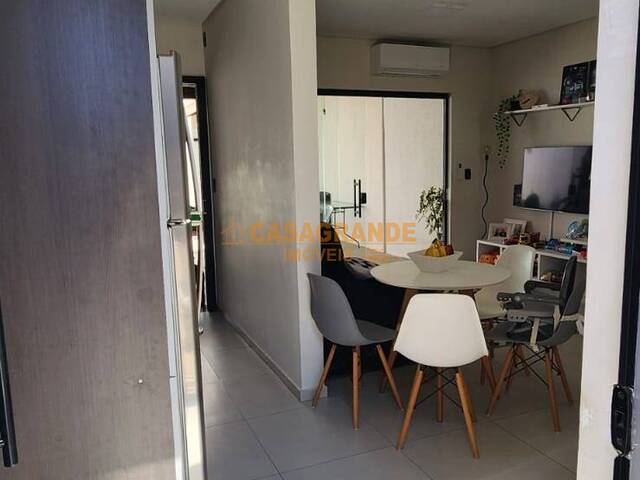 Casa para Venda em São José dos Campos - 4