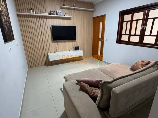 Casa para Venda em São José dos Campos - 4