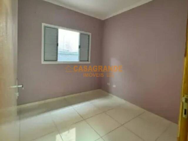 Casa para Venda em São José dos Campos - 4