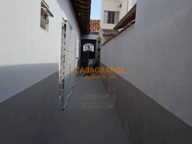 Casa para Venda em São José dos Campos - 4