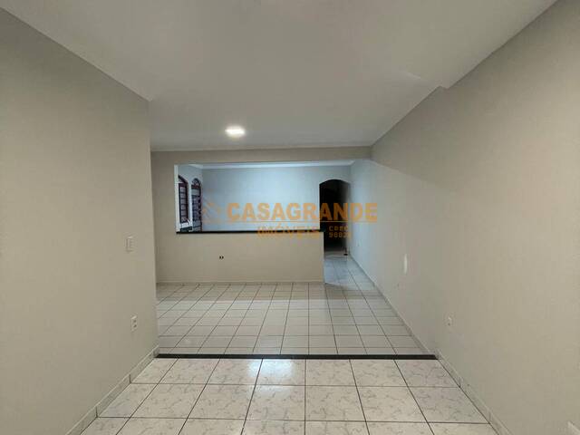 Casa para Venda em São José dos Campos - 4