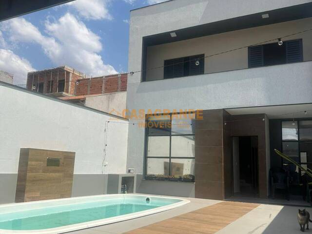 Casa para Venda em São José dos Campos - 4