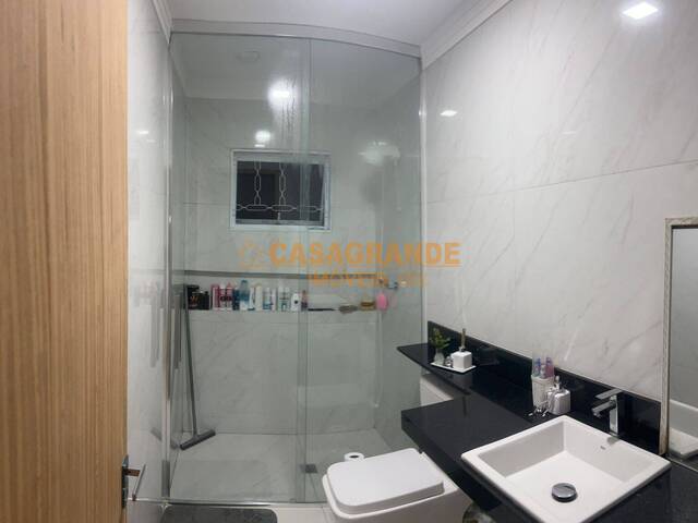 Casa para Venda em São José dos Campos - 3