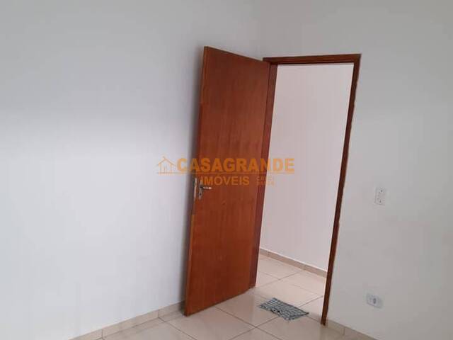 Casa para Venda em São José dos Campos - 4