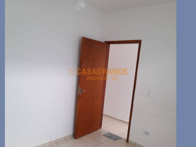 Casa para Venda em São José dos Campos - 3
