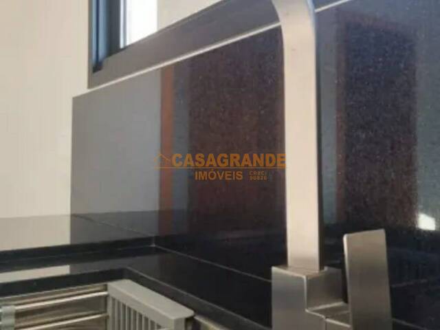Casa para Venda em São José dos Campos - 4