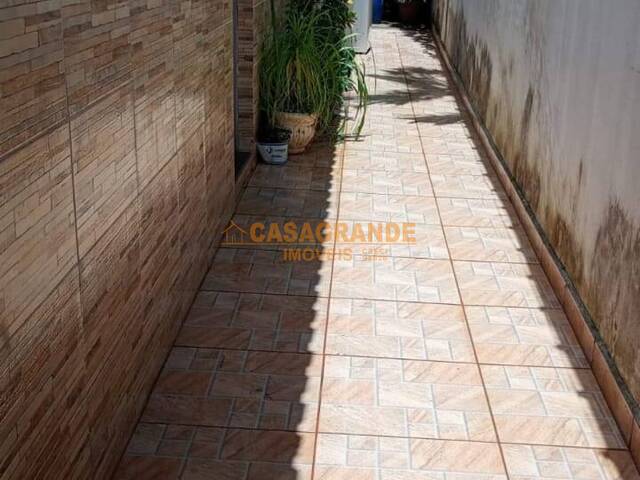 Casa para Venda em São José dos Campos - 4