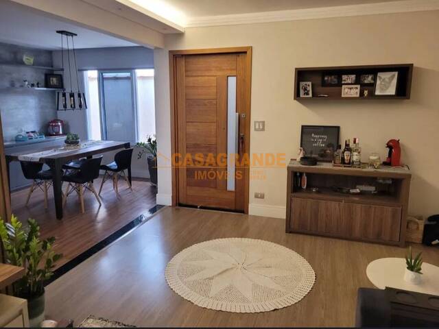 Casa para Venda em São José dos Campos - 4