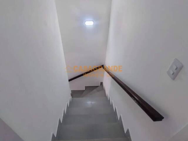 Casa para Venda em São José dos Campos - 4